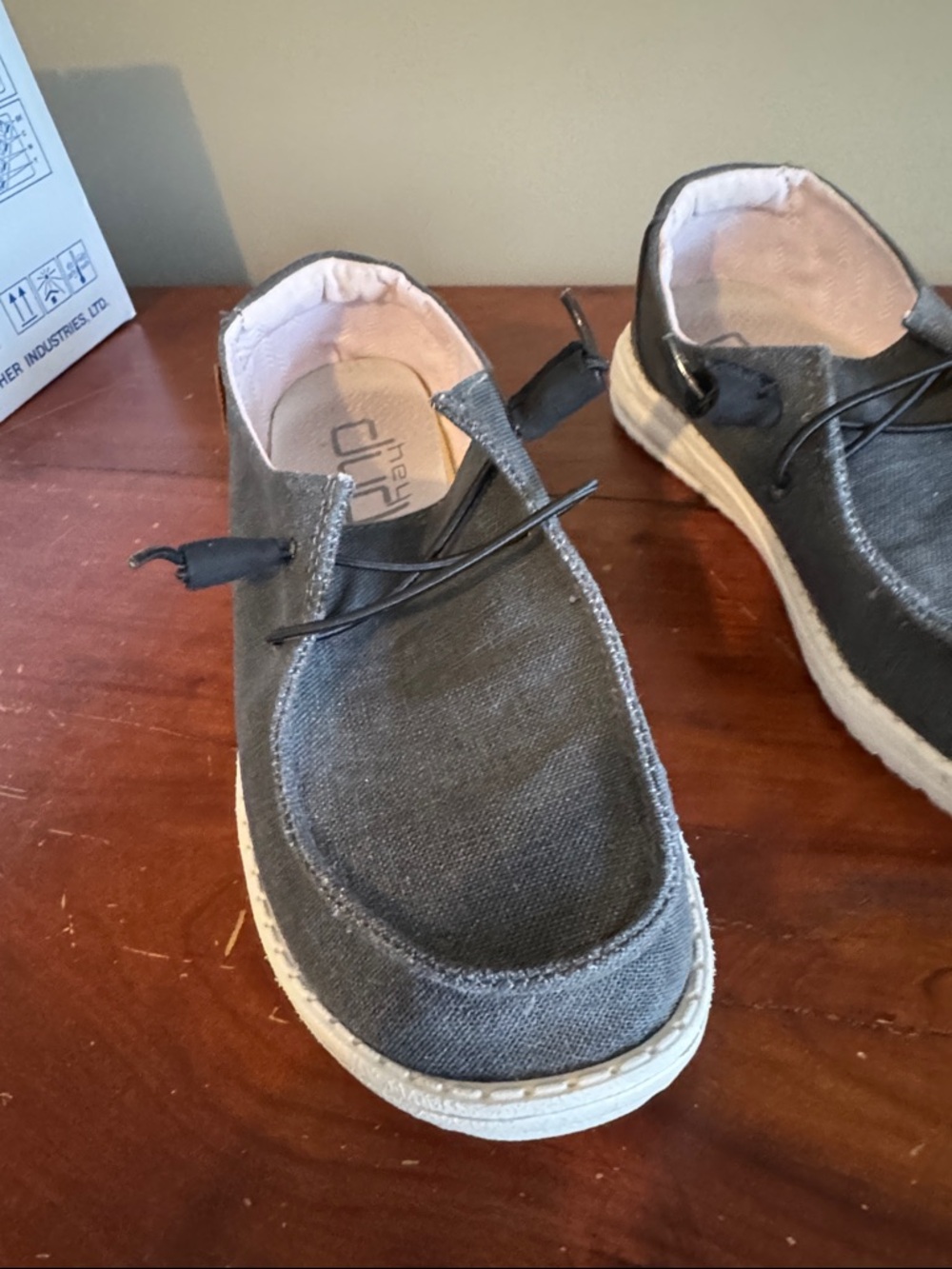 Hey Dude Ladies Wally Grey Canvas Casual Slip-On sz7 EUC